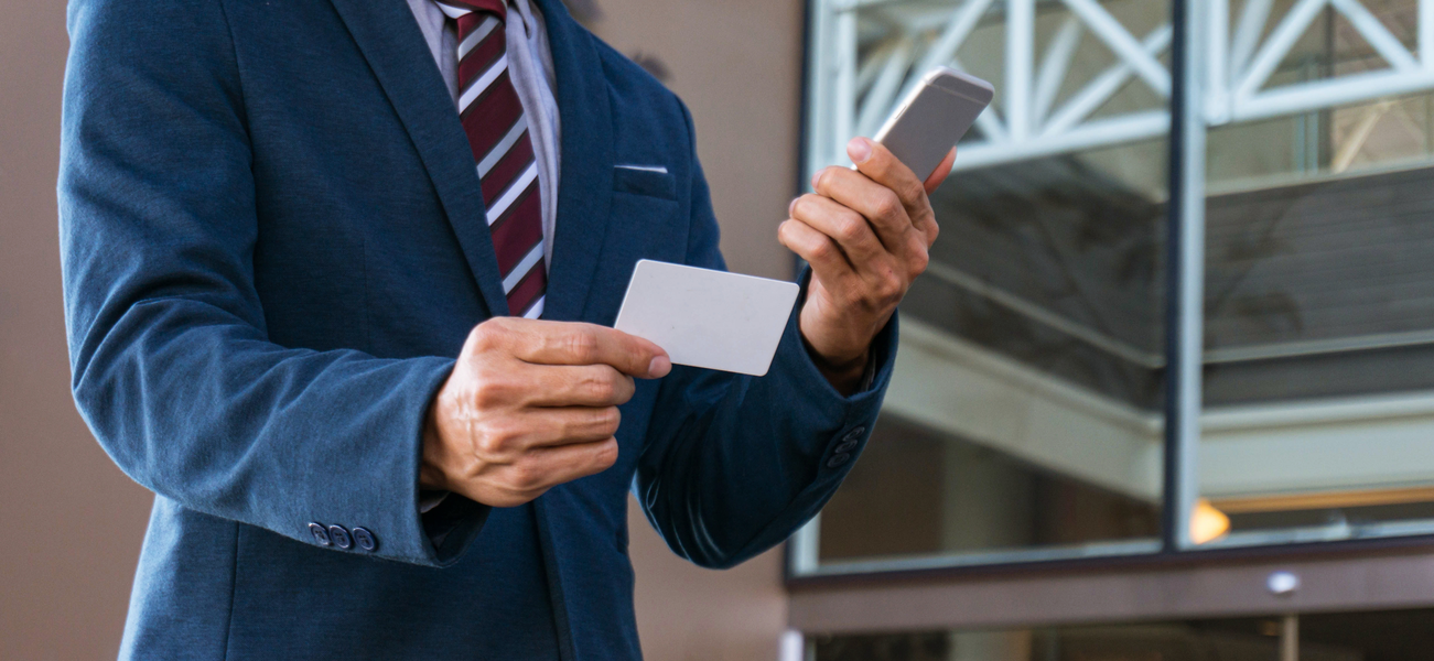 digital business cards for realtors used at an open house in 2025