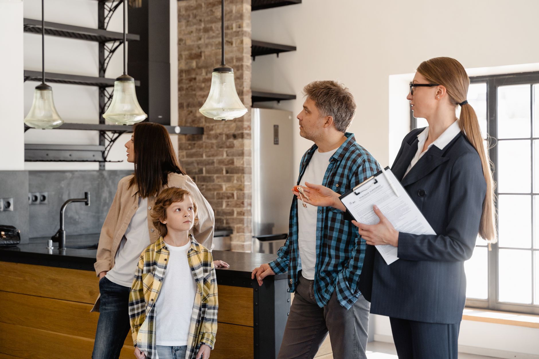 How to Handle Competing Offers with Different Financing Types: Cash, Conventional, FHA, and VA Compared