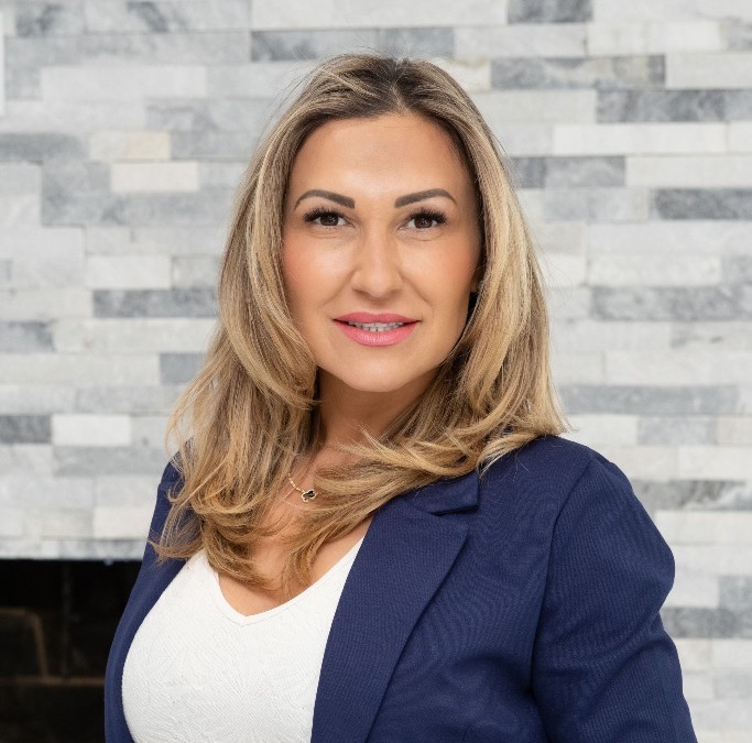 Oksana Malayeva headshot